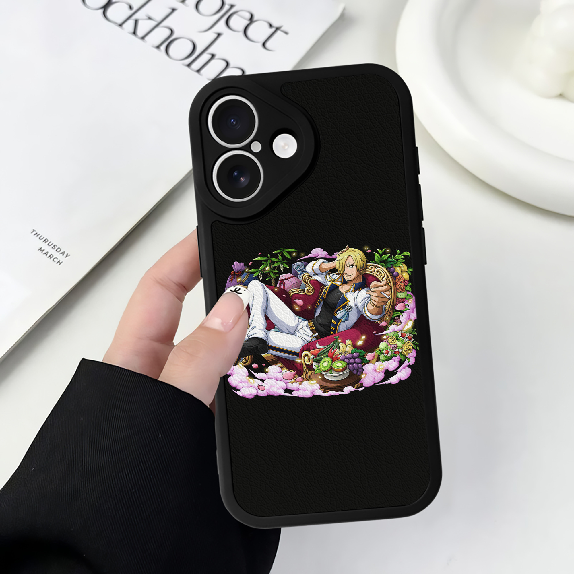 （画像用） ワンピース サンジ ONE PIECE Sanji 【iPhone 16シリーズ対応】シリコンスマホケース（レザー調） 材質：シリコン